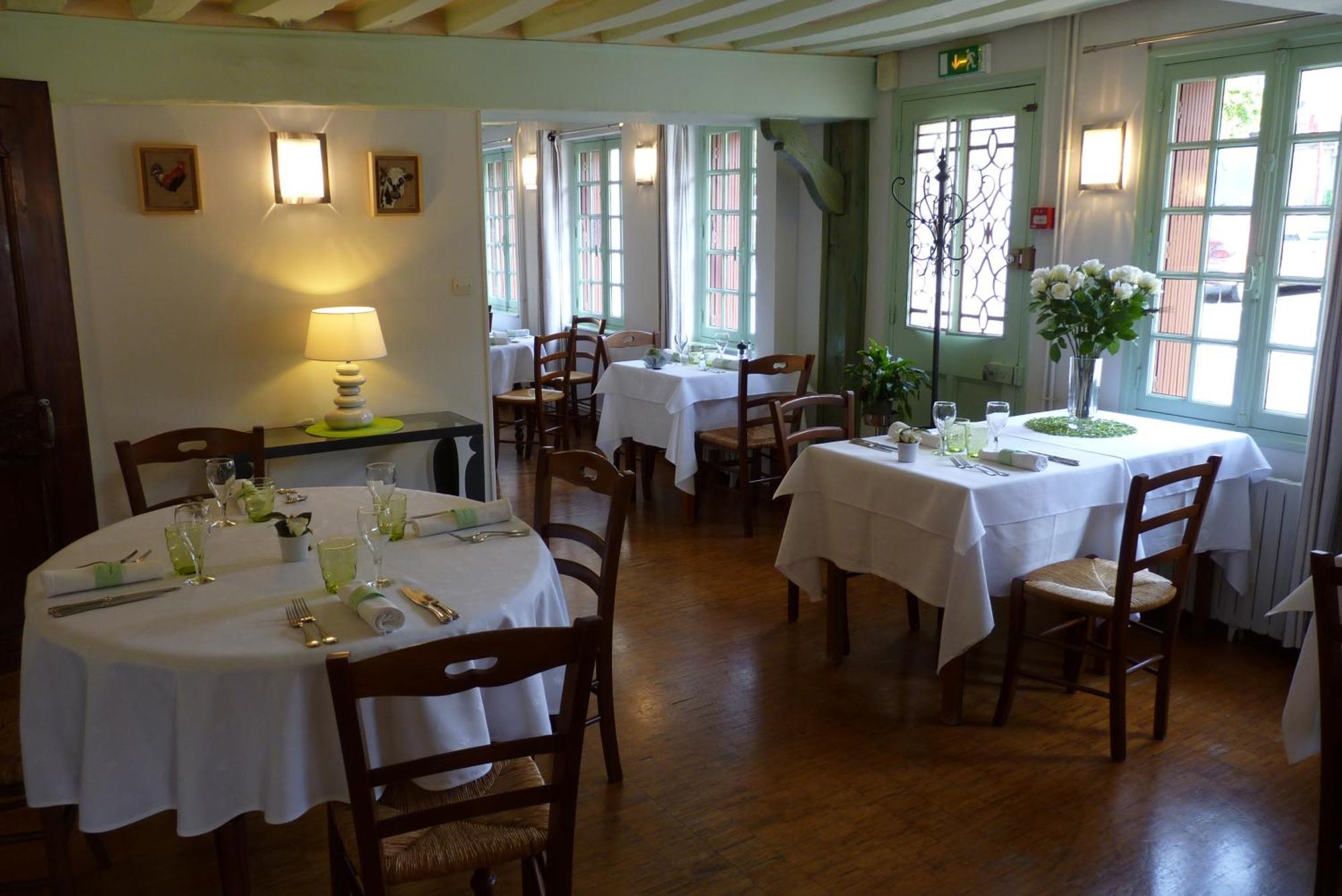 Hotel-Restaurant La P'Tite Auberge Lillebonne Buitenkant foto