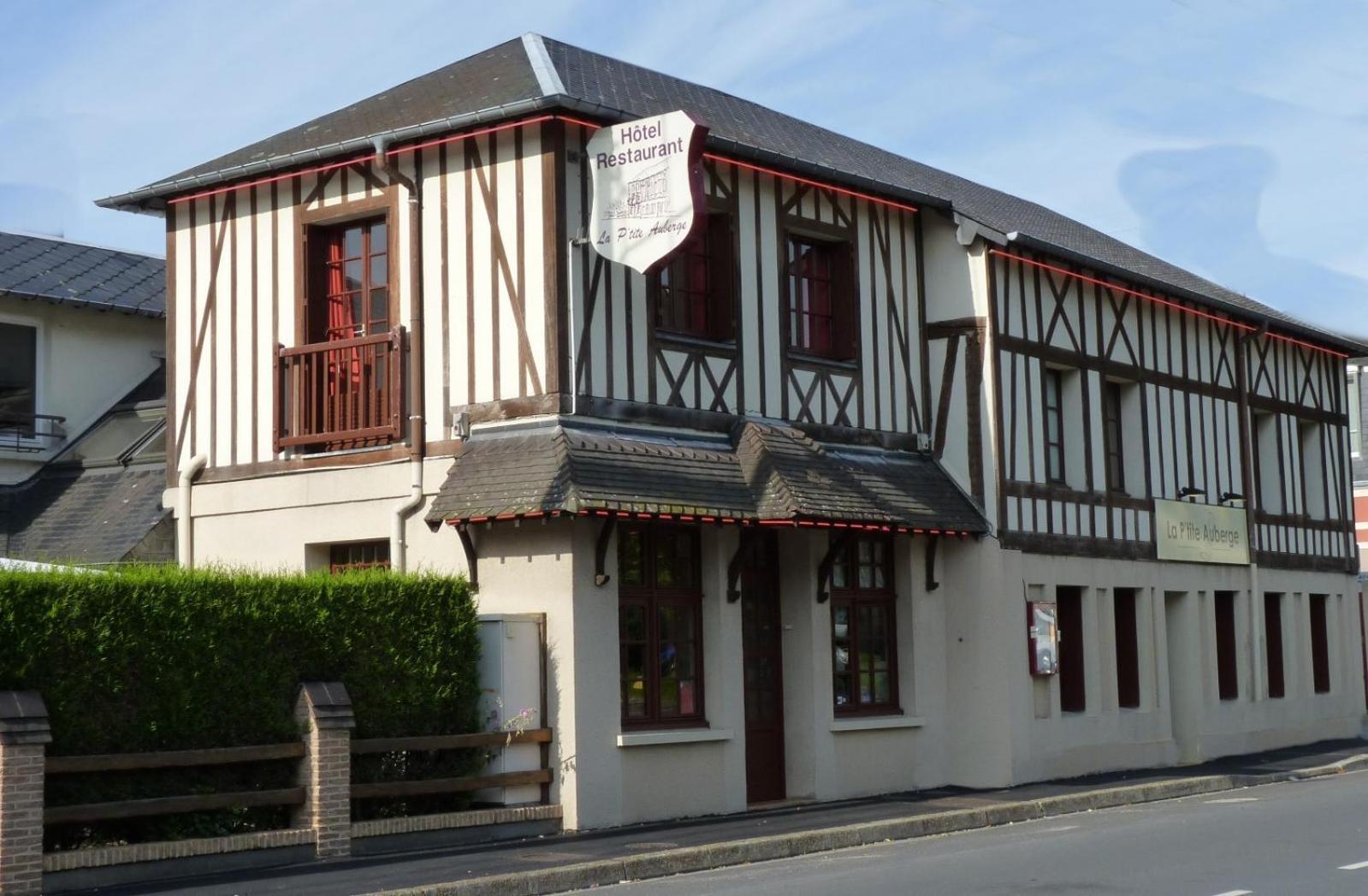 Hotel-Restaurant La P'Tite Auberge Lillebonne Buitenkant foto