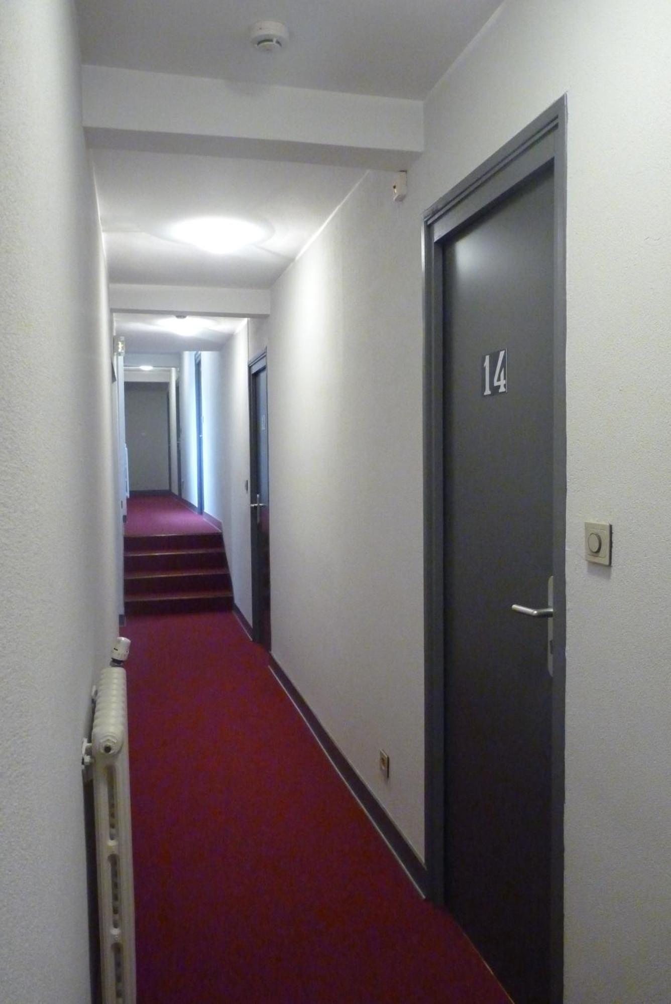 Hotel-Restaurant La P'Tite Auberge Lillebonne Buitenkant foto