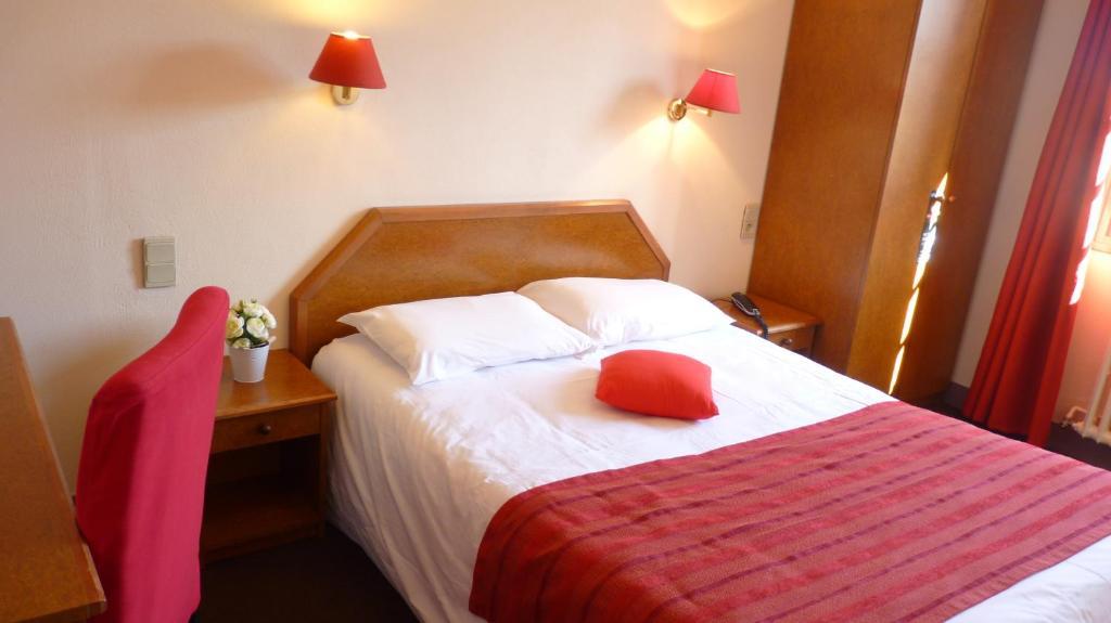 Hotel-Restaurant La P'Tite Auberge Lillebonne Kamer foto