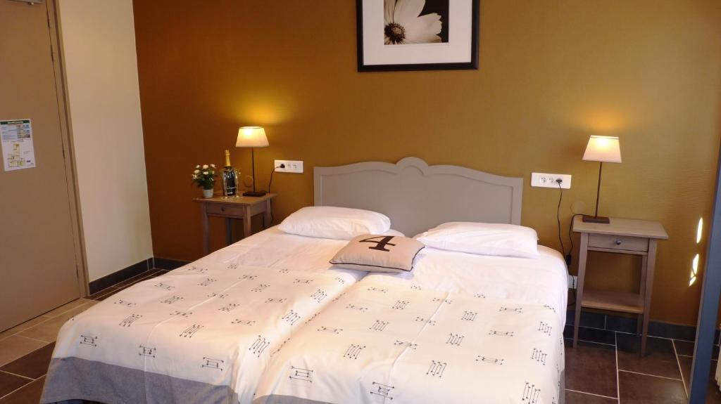 Hotel-Restaurant La P'Tite Auberge Lillebonne Kamer foto